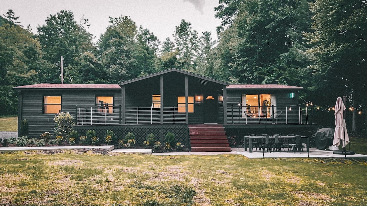Blackbear Lodge - Luxury Cabin, Kid-Friendly