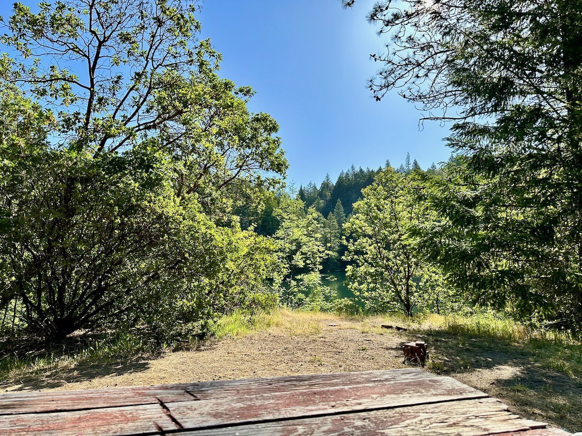 Mendocino Magic的Lakeside Group Camp Site