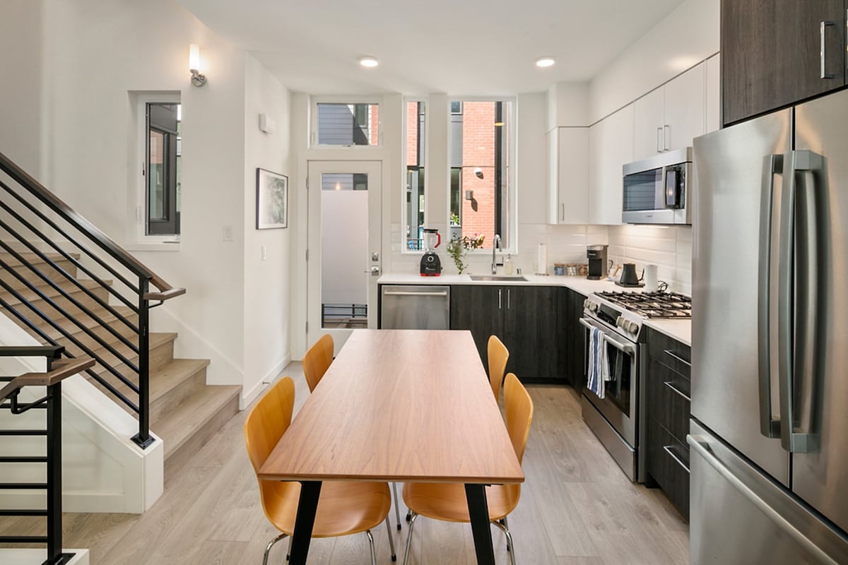 Modern & Cozy Townhome; Heart of Capitol Hill!