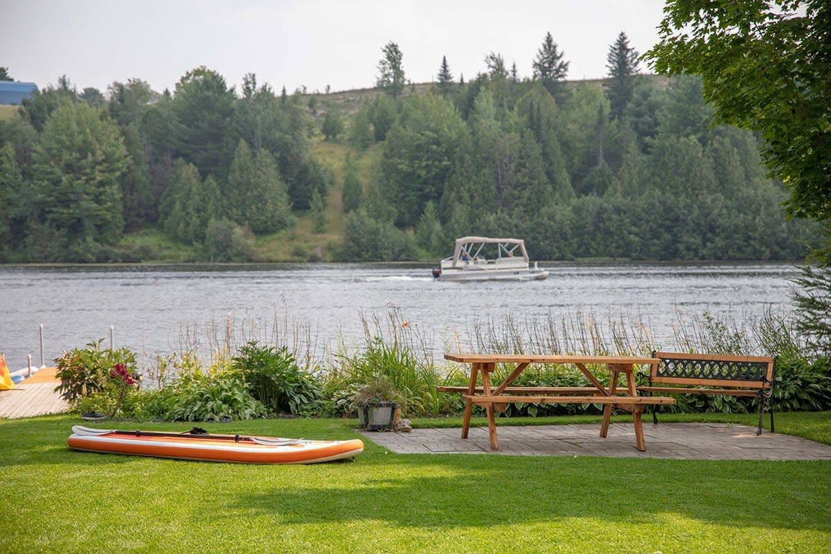 Edge of the St-François River - Spa - Dao