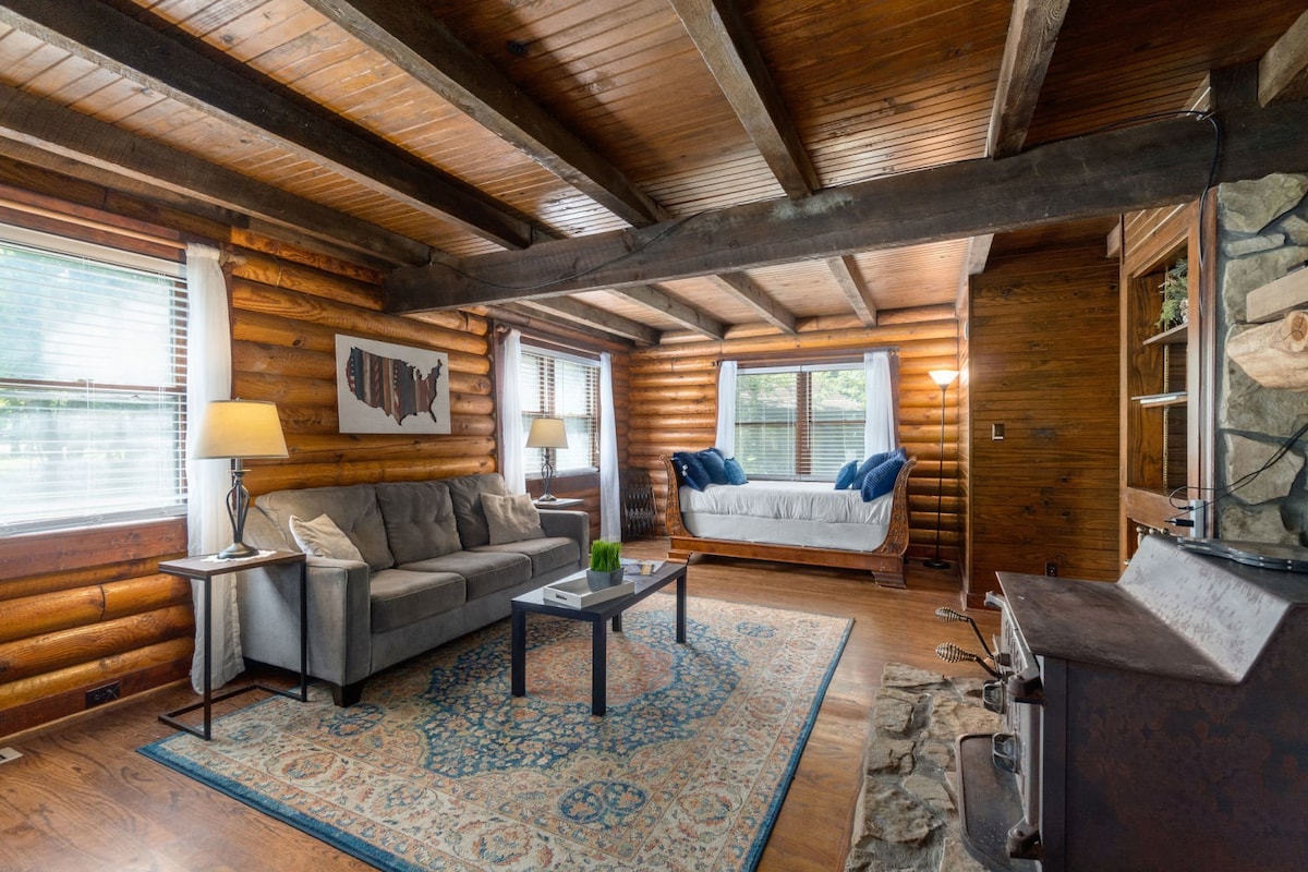Historic Charm & Modern Luxury- The Campbell Cabin