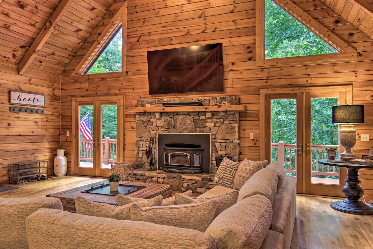 Chic Creekside Cabin, 25 Miles to Asheville