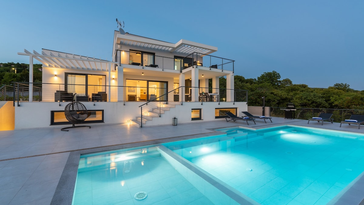 Villa Stella Maris- luxury, views, family-perfect