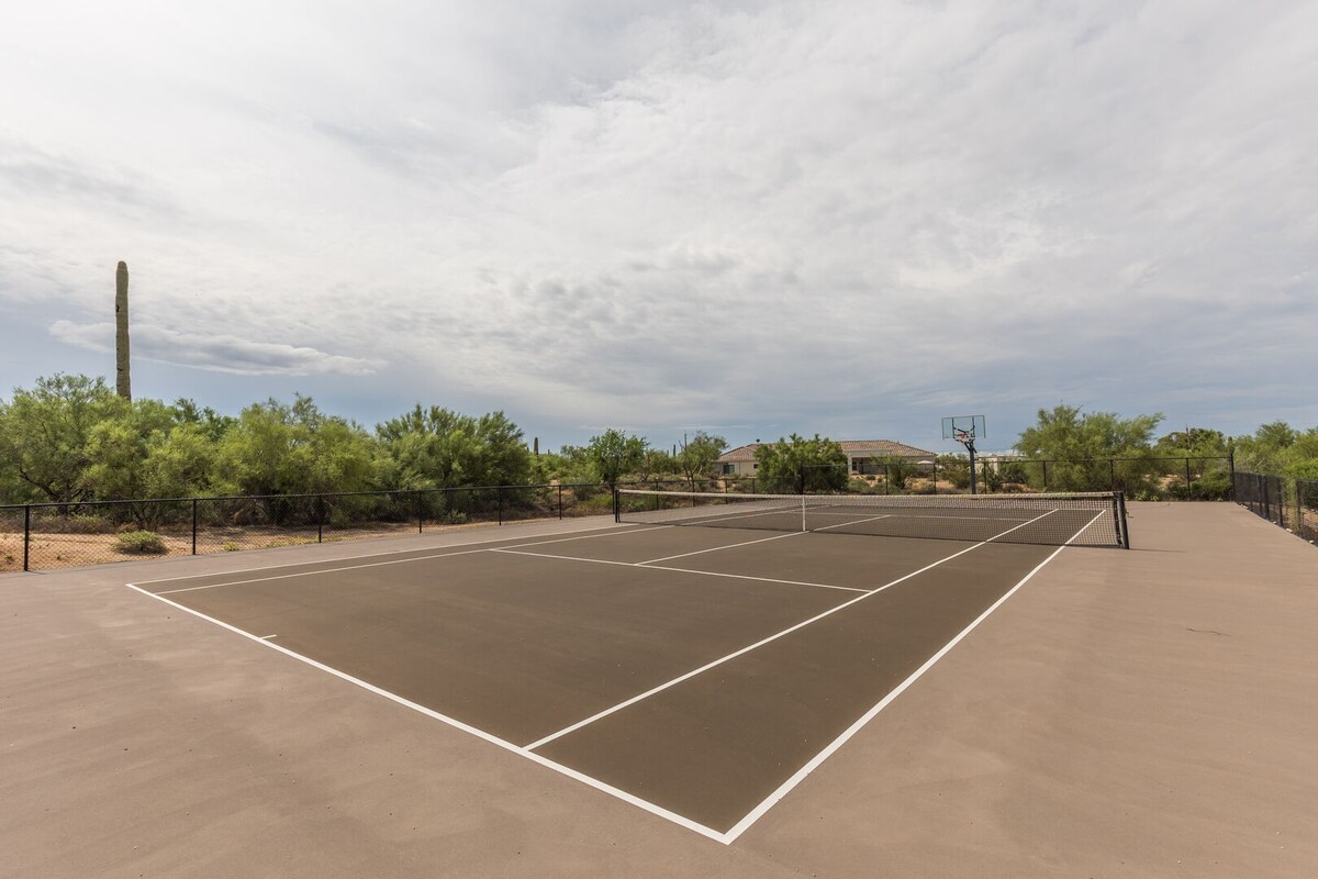 Desert Dreamland - Pool&Spa- Sports Court & more!