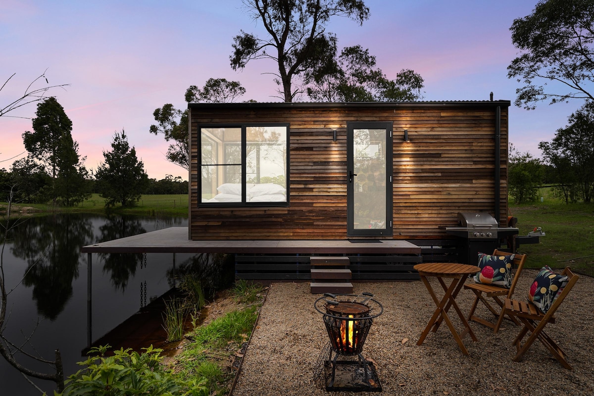 Banksia -Designer Tiny Home ，可欣赏迷人的水坝景观