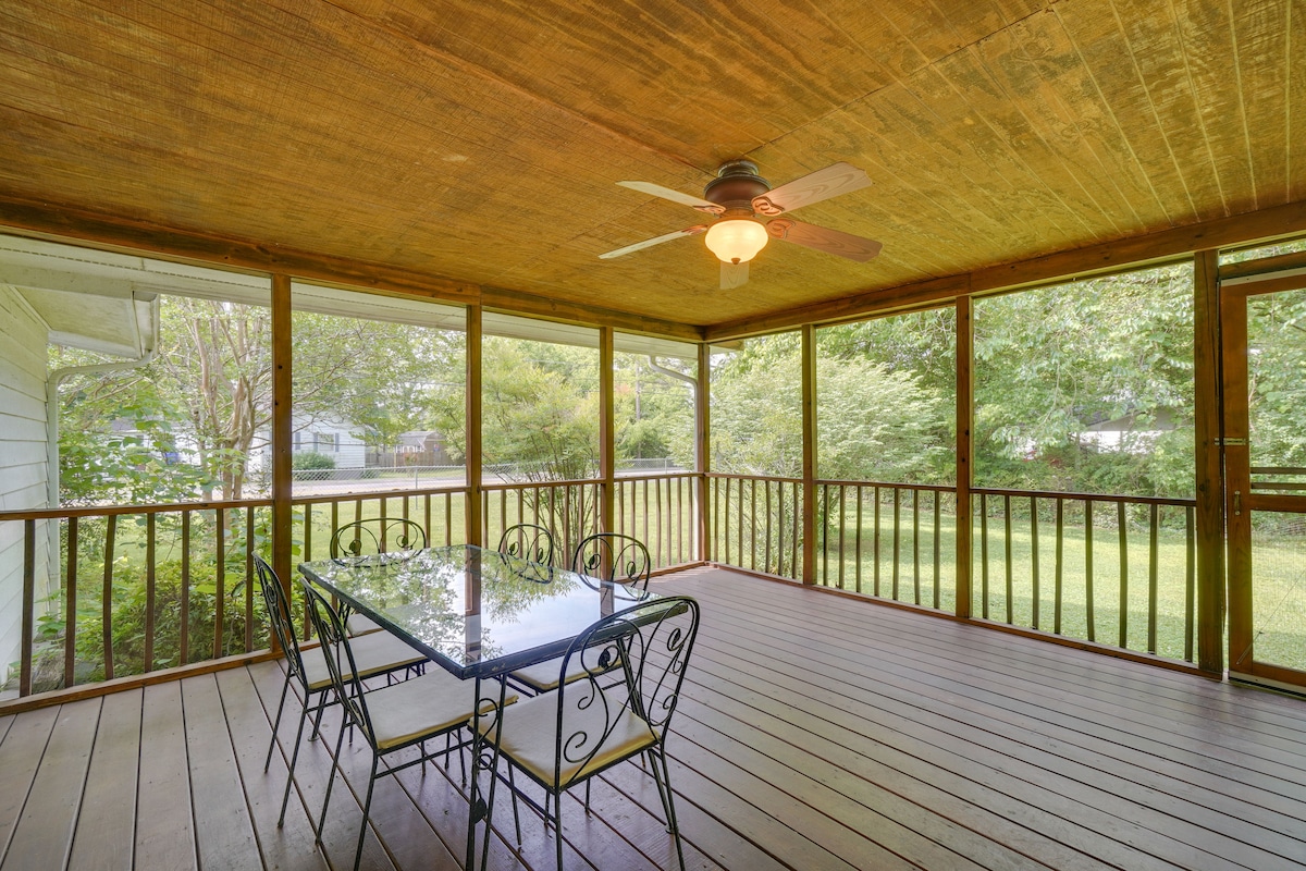 Oak Ridge Retreat w/ Porch < 1 Mi to Downtown