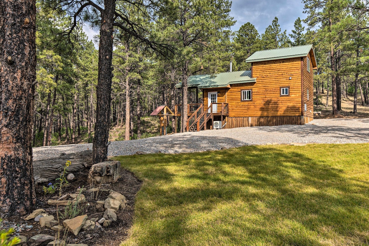 'Cabin at the Little Ranch': Hiking On-Site!