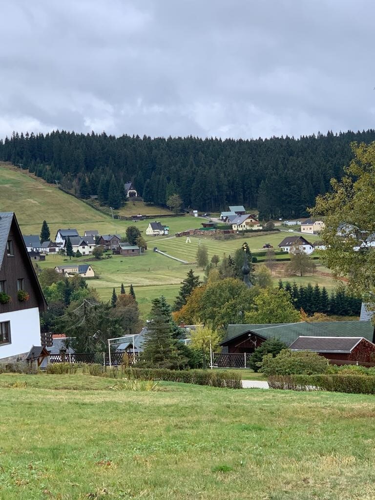 带桑拿房和露台的度假屋（ Berghaus Carlsfeld ）