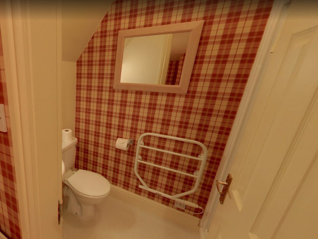 Comfort Double Ensuite with Shower Mary at Athol G