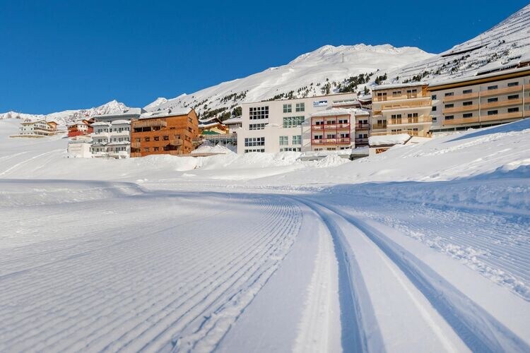 位于奥伯格尔（ Obergurgl ）的公寓，带共用游泳池