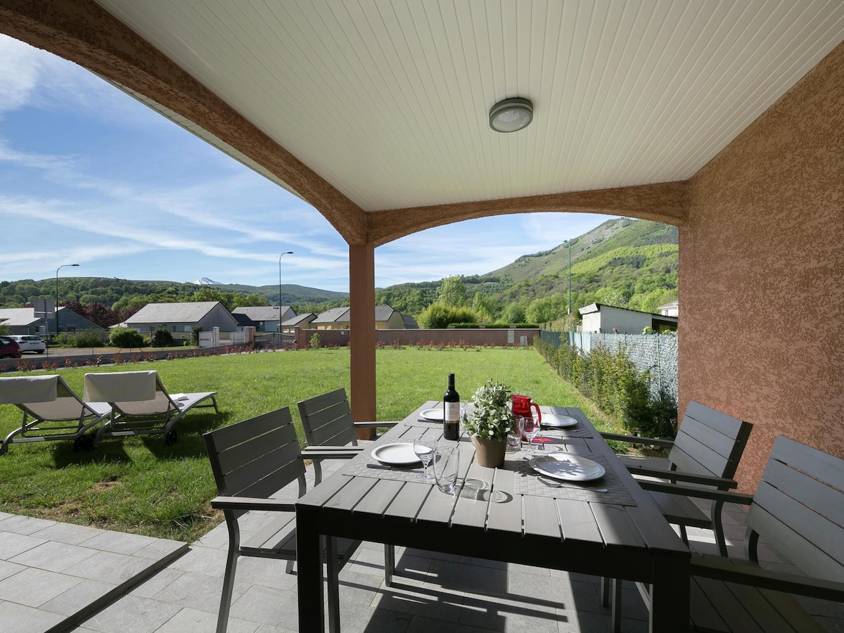 Fine holiday home on the outskirts of Lourdes