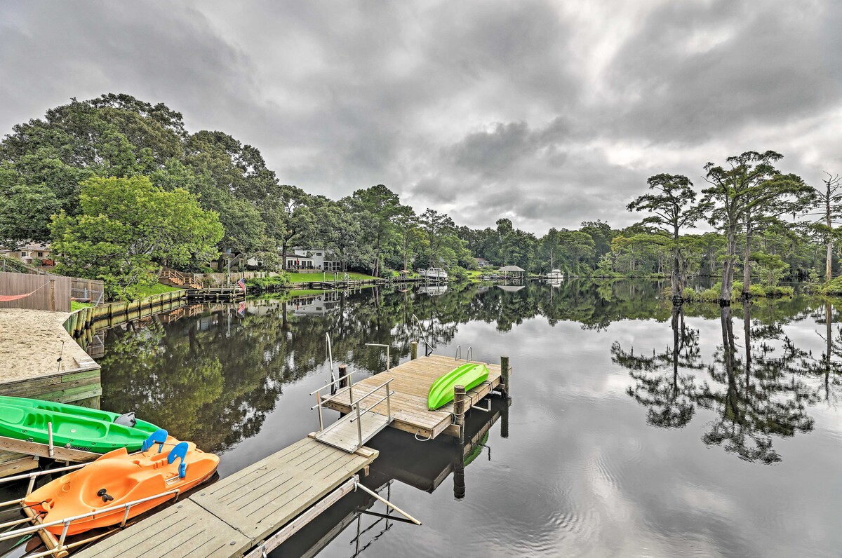 'The Gosling' Studio Cabin w/ River Access!