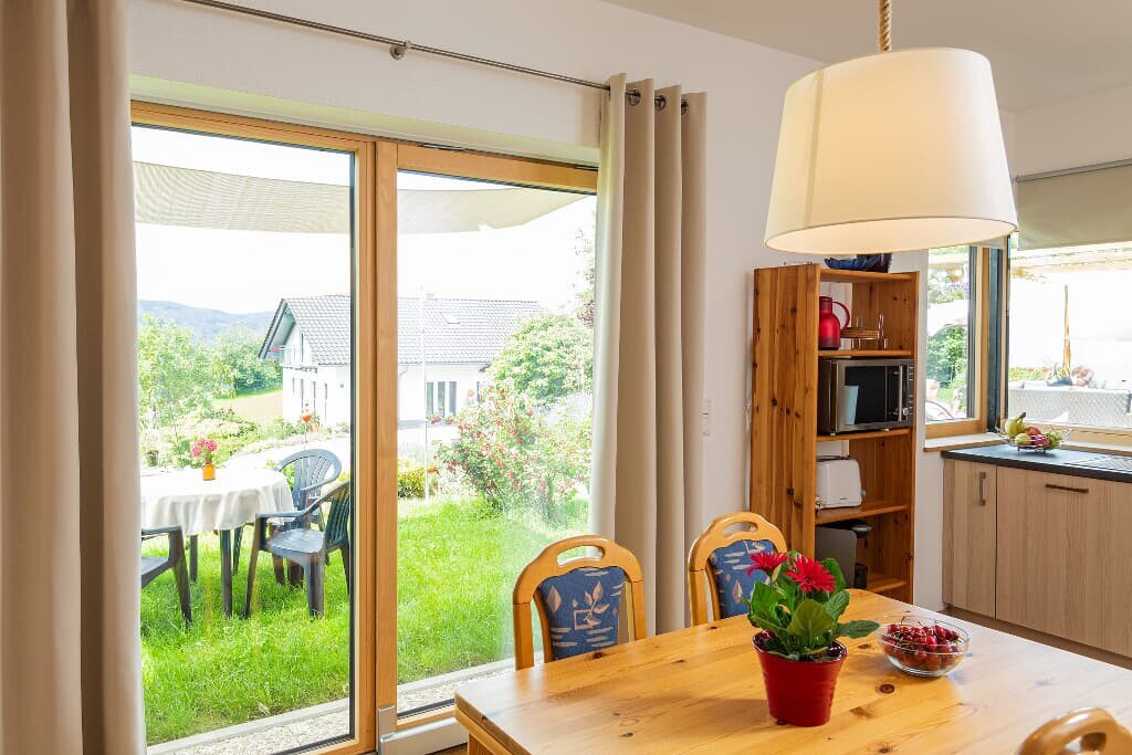 Ferienwohnung mit Garten (Ferienwohnung Granat)