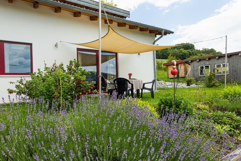 Ferienwohnung mit Garten (Ferienwohnung Granat)