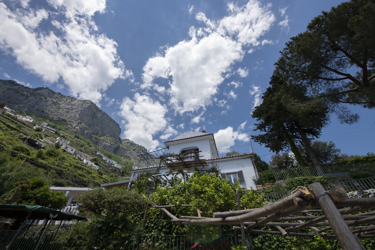 地中海别墅（ Villa Mediterranea ） ，可俯瞰阿马尔夫（ Amalf ）海景