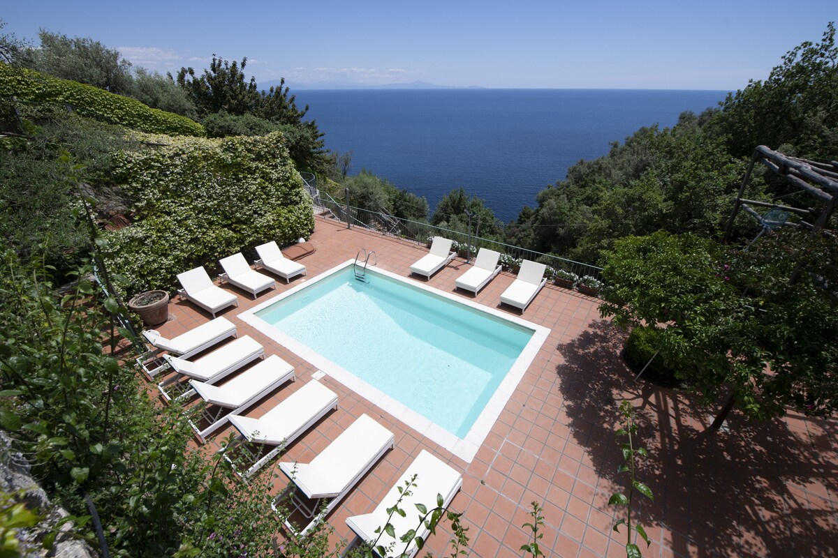 地中海别墅（ Villa Mediterranea ） ，可俯瞰阿马尔夫（ Amalf ）海景