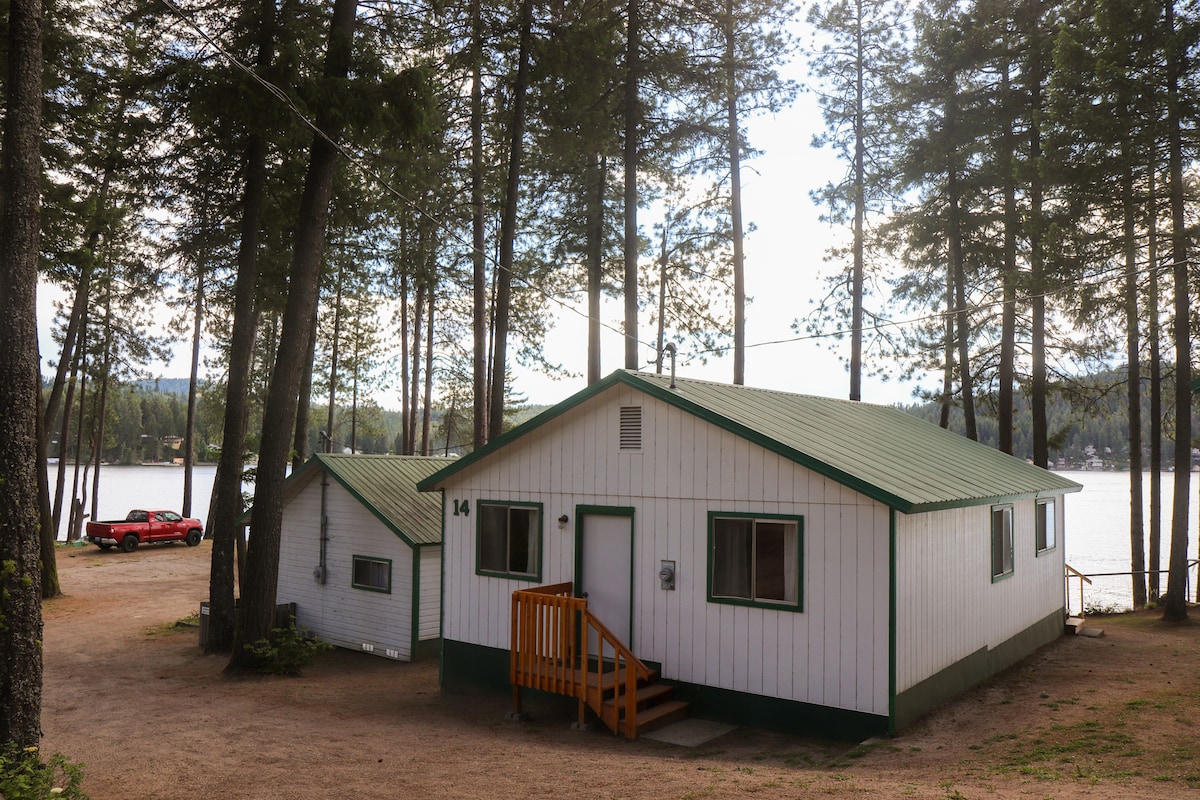 Waterfront Cottage #14 at Granite Point Resort