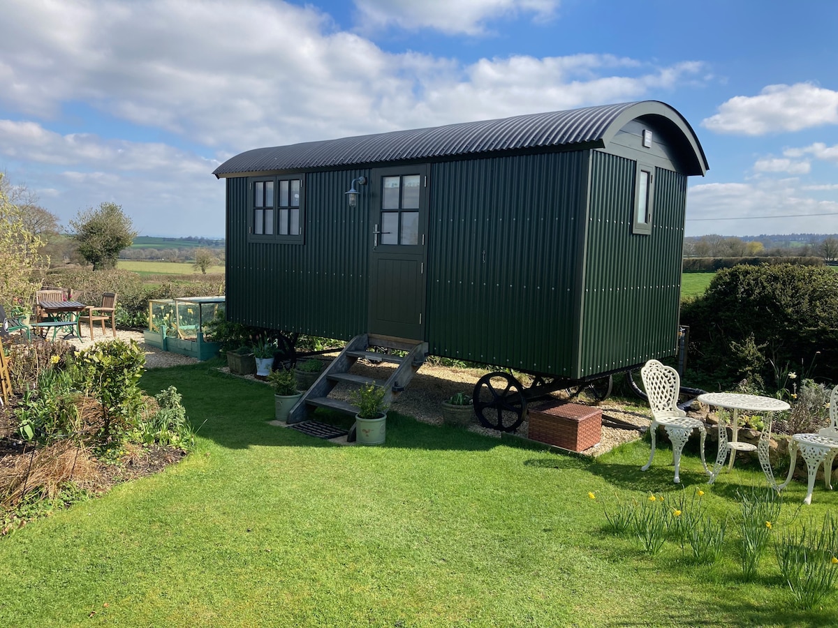 Shepherds Hut & Swedish Sauna -  Countryside View