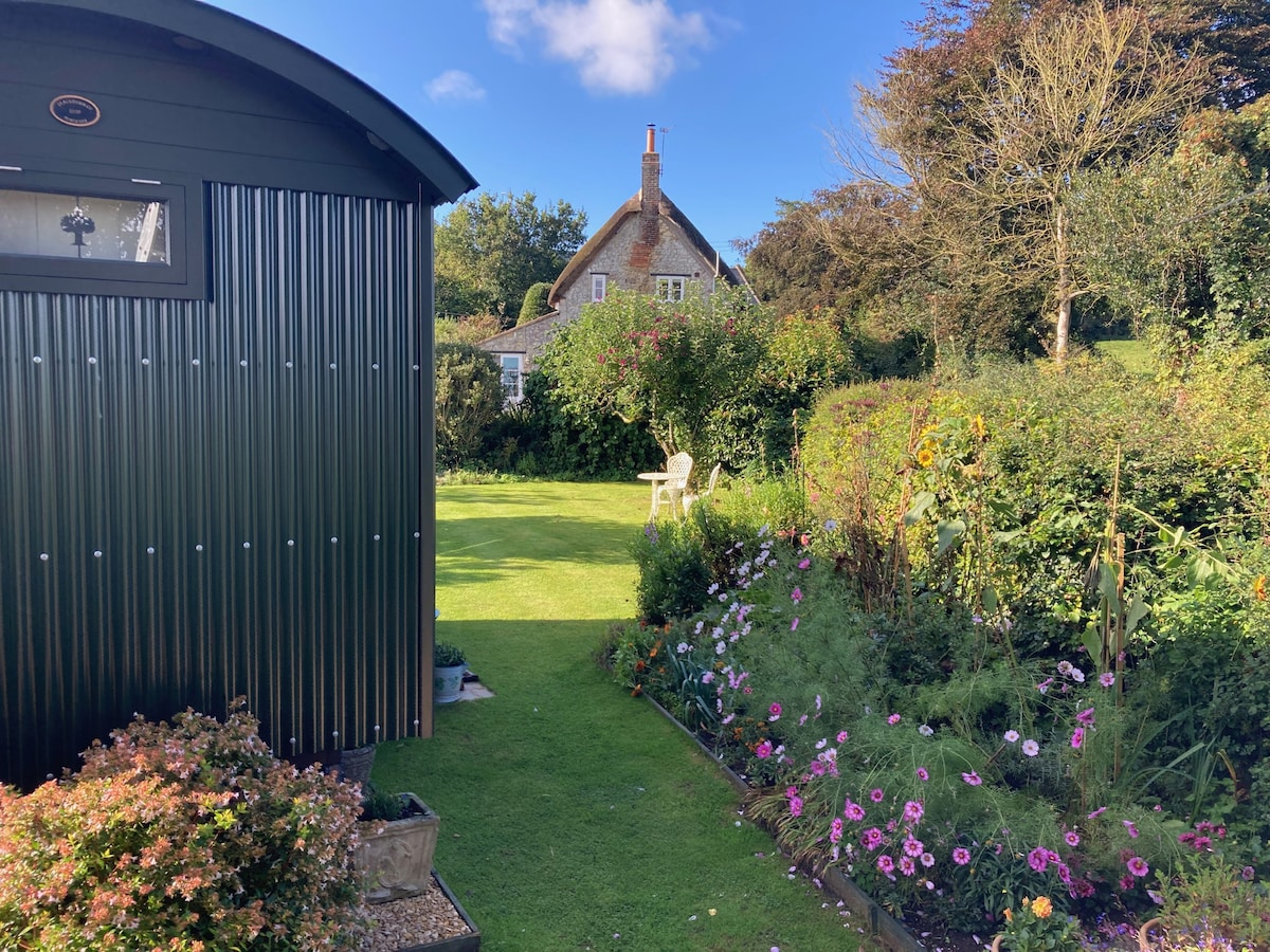 Shepherds Hut & Swedish Sauna -  Countryside View