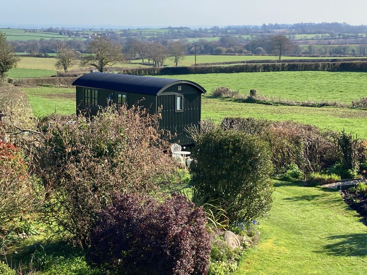 Shepherds Hut & Swedish Sauna -  Countryside View