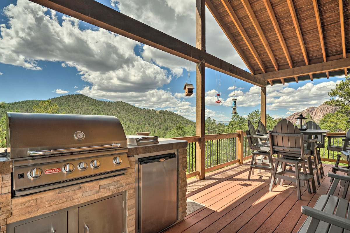 Cripple Creek Mountain Getaway w/ Hot Tub & Views!