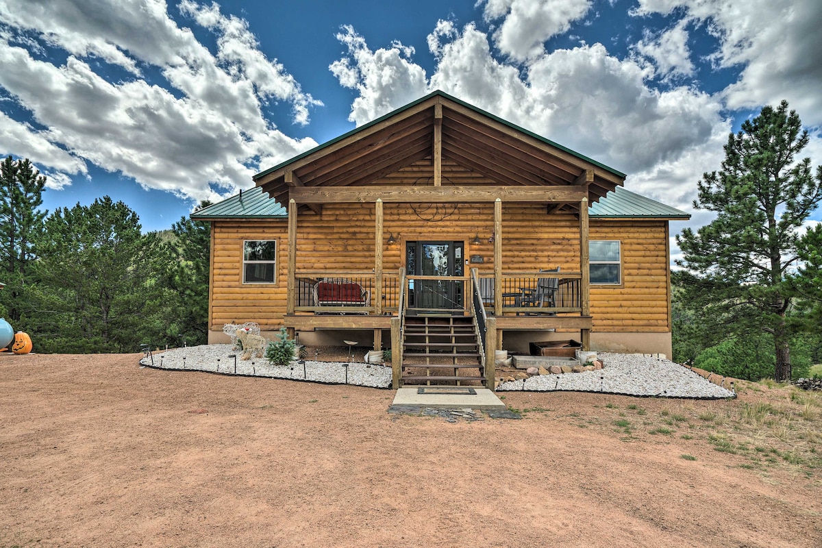 Cripple Creek Mountain Getaway w/ Hot Tub & Views!