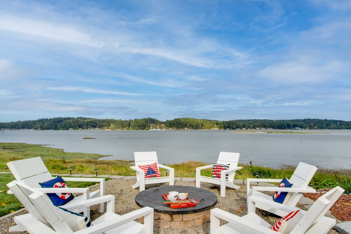 Waterfront Allyn Home with Fire Pit + 2 Kayaks!