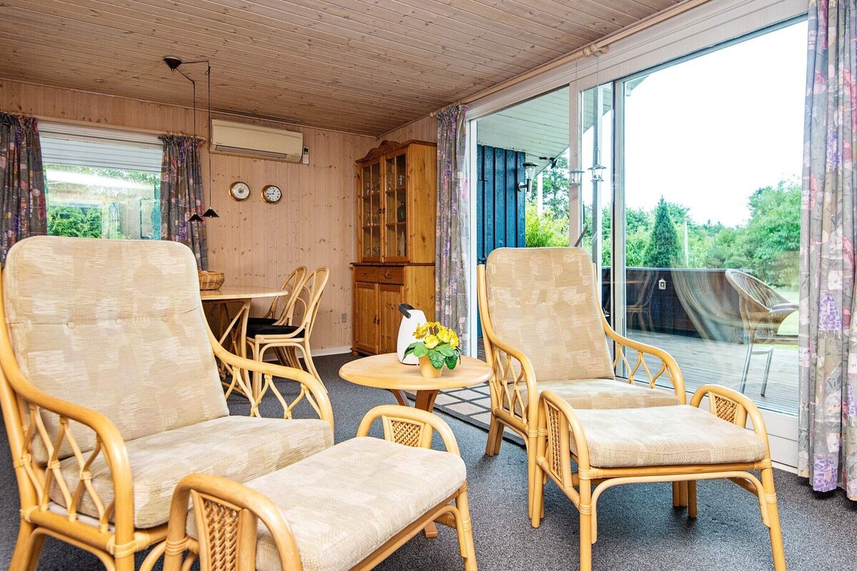 6 person holiday home in oksbøl