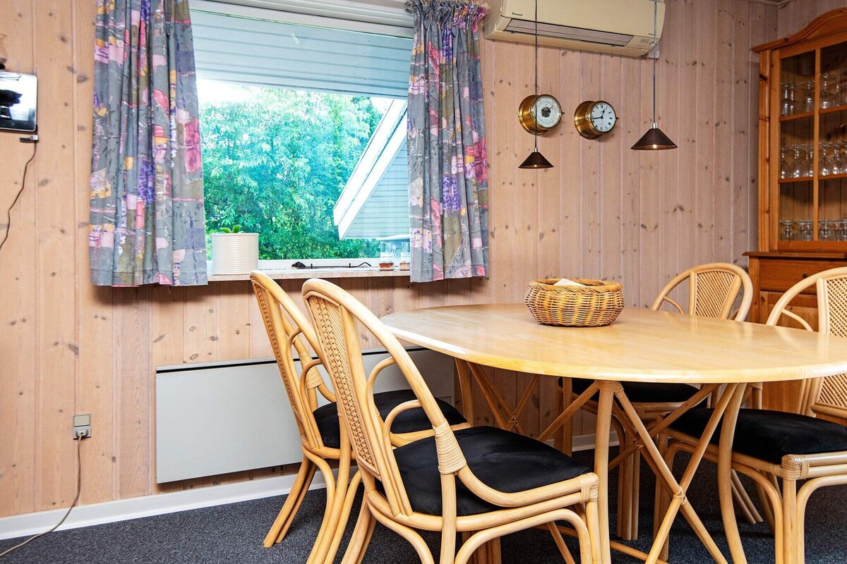 6 person holiday home in oksbøl