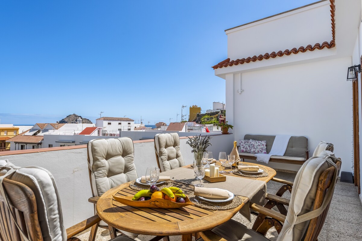 Central Penthouse w/ big terrace & ocean/city view