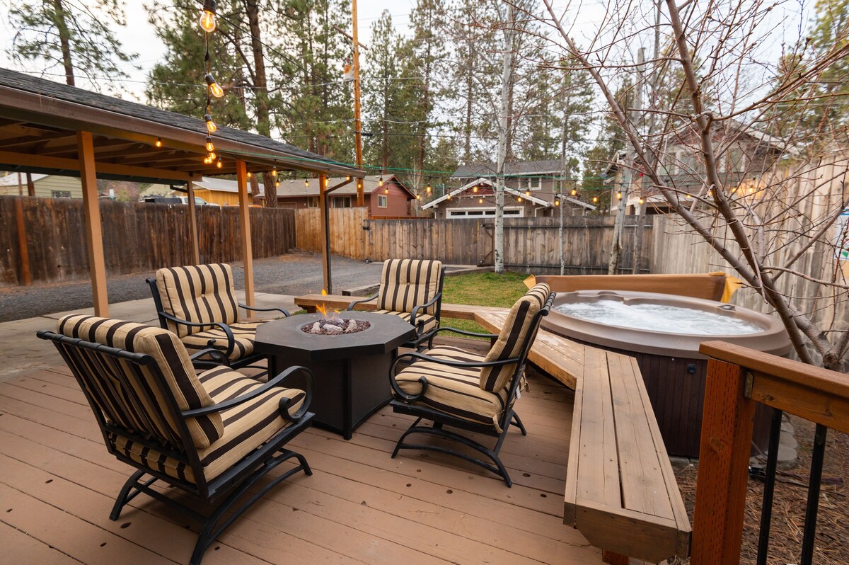 Dog Friendly ~ Hot Tub ~ Fire Pit ~ Heart of Bend!