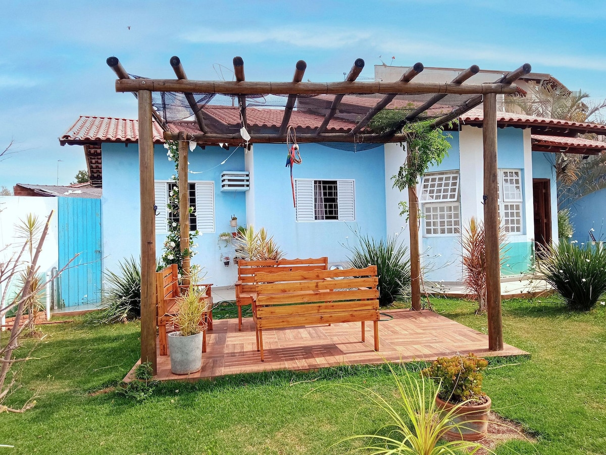 Casa Azul Antares - 3 Quartos com Jardim | Pet Friendly