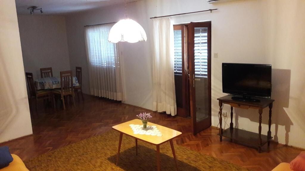 Apartment 5028-1 for 5 Pers. in Stari Grad (Hvar)