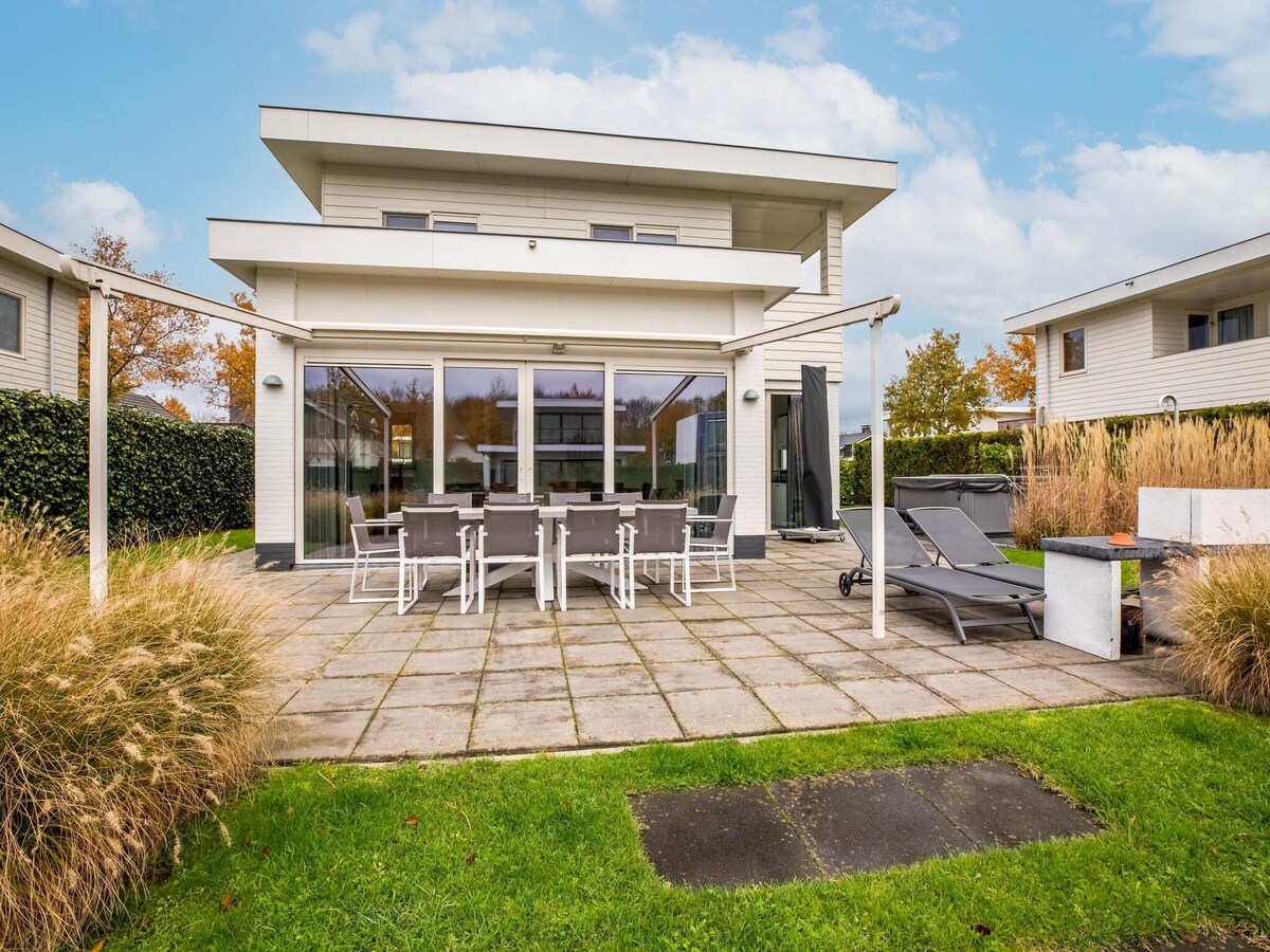 Modern villa near Harderwijk with whirlpool