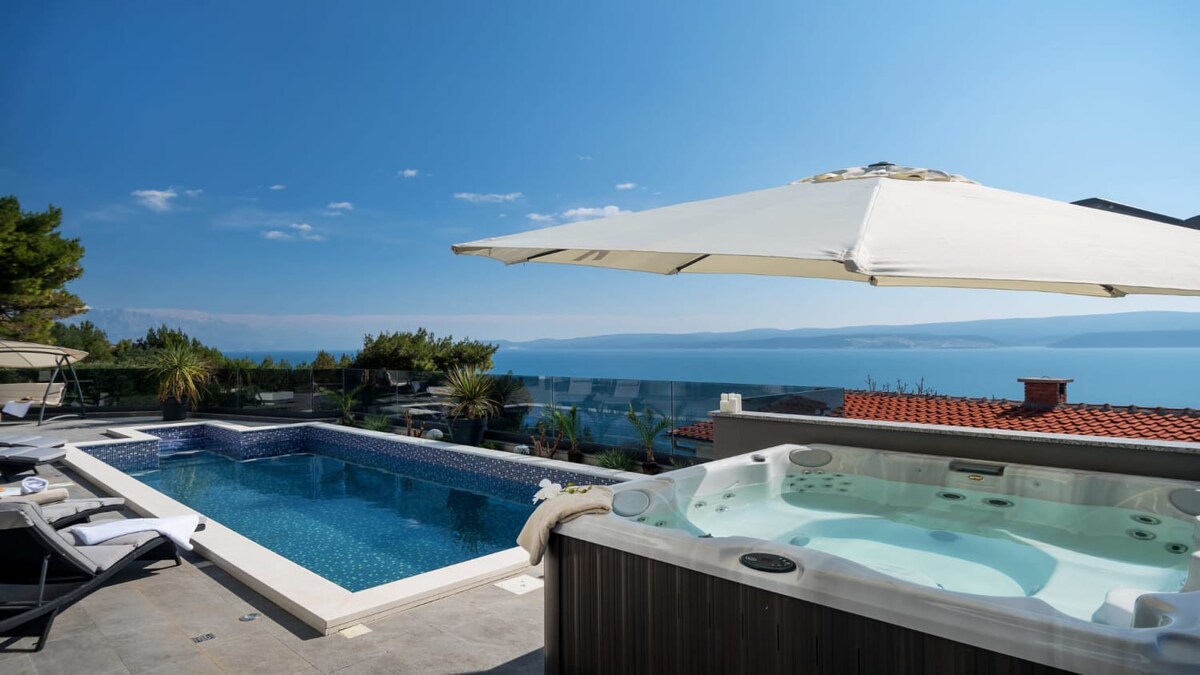 Amazing Sea View Villa With A Mesmerizing Pool