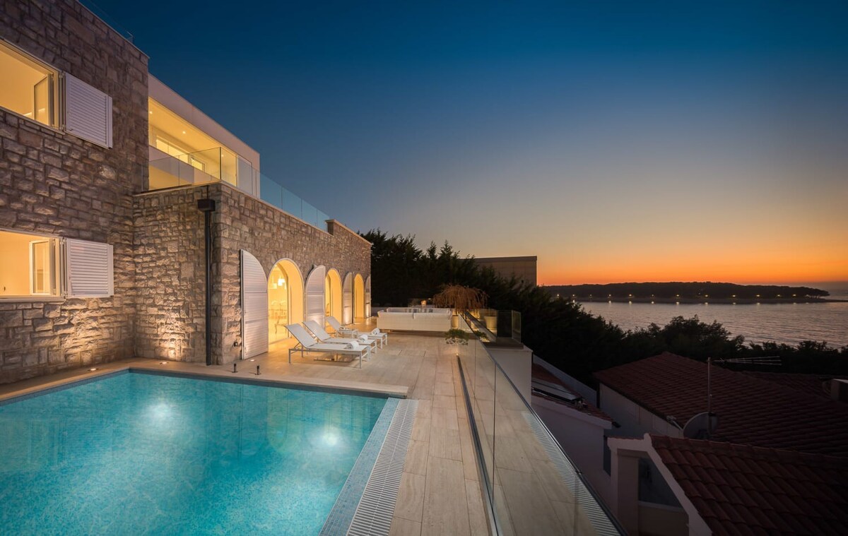 Heavenly Villa With Spectacular View And Pool