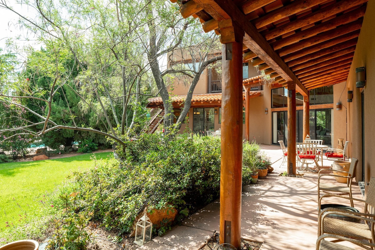 Tropiz del Norte: Historic Red Rock Estate w/Pool