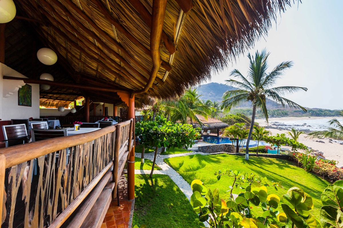 Casa Manzanillo - Hotel Buy Out - Beach Front Loca