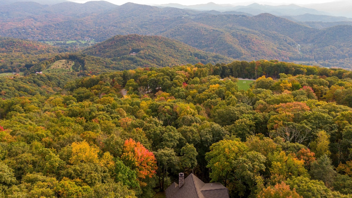 Eagles Landing- Views, hot tub, pool table!