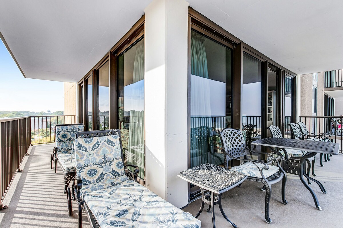 Stunning 3BR Oceanfront 5th-Floor | Balcony