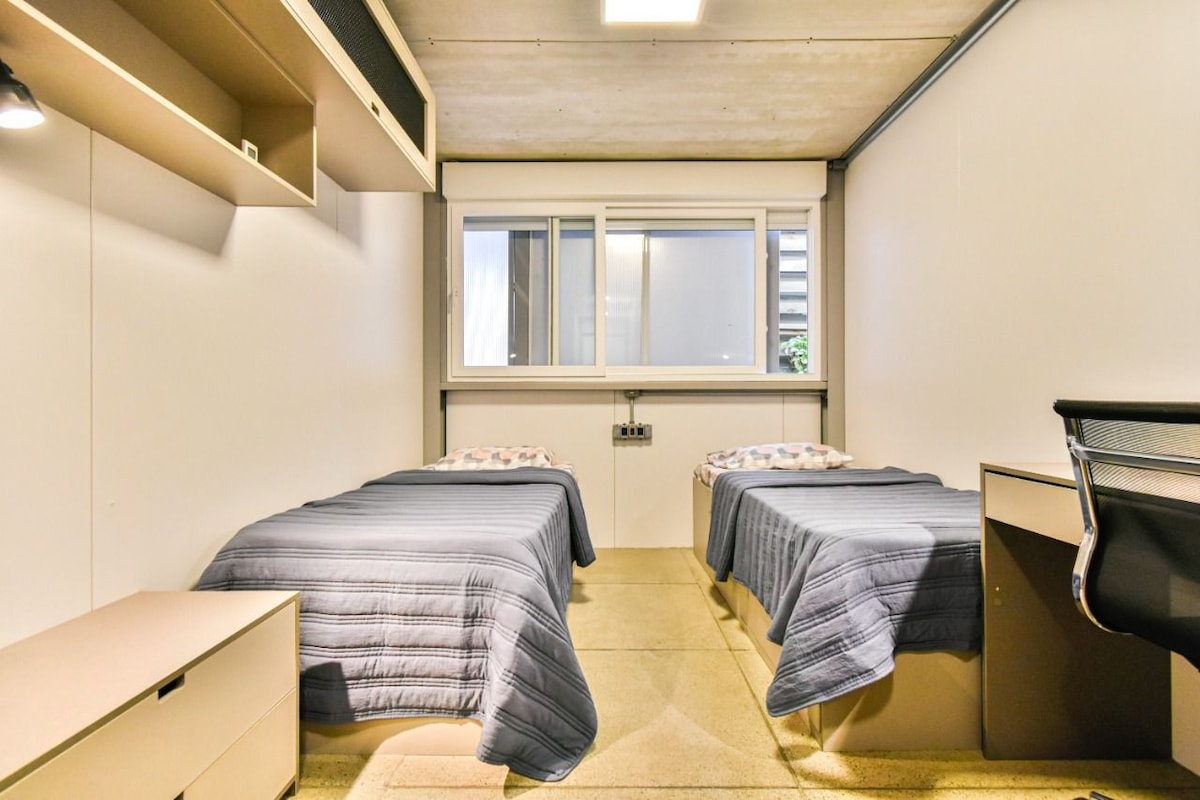 24 - Studio mobiliado equipado com duas cama - Vil