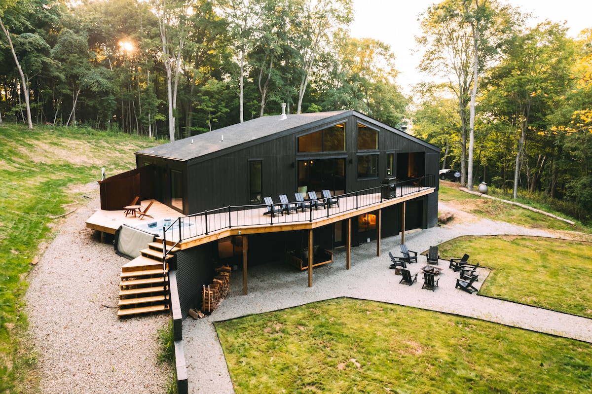 The Acres: a wooded cabin in Hocking Hills, OH