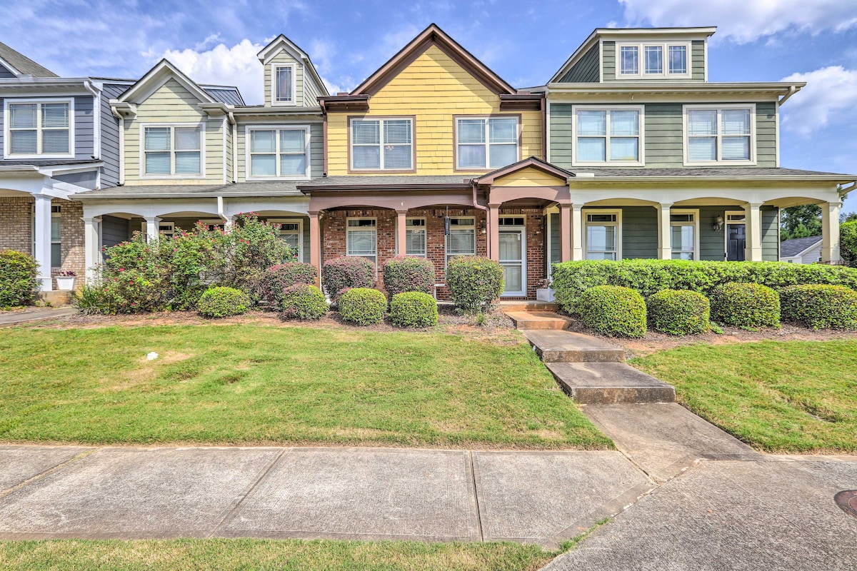 Macon Townhome w/ Patio, 5 Miles to Downtown!