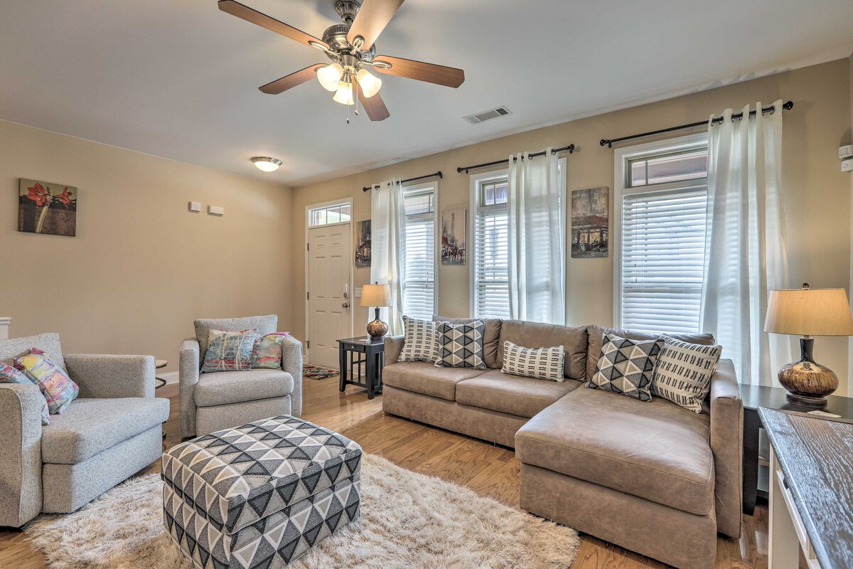 Macon Townhome w/ Patio, 5 Miles to Downtown!