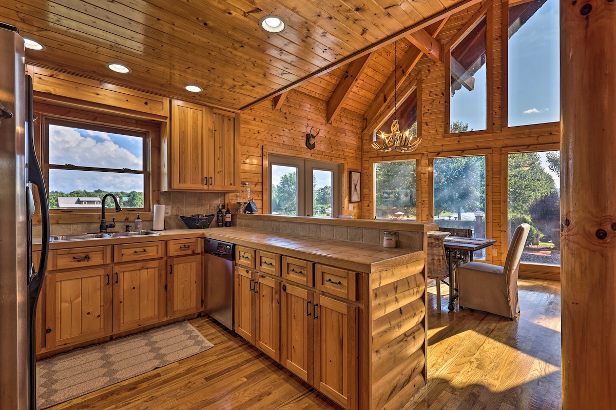Piney Creek Mountain-View Cabin w/ Wraparound Deck