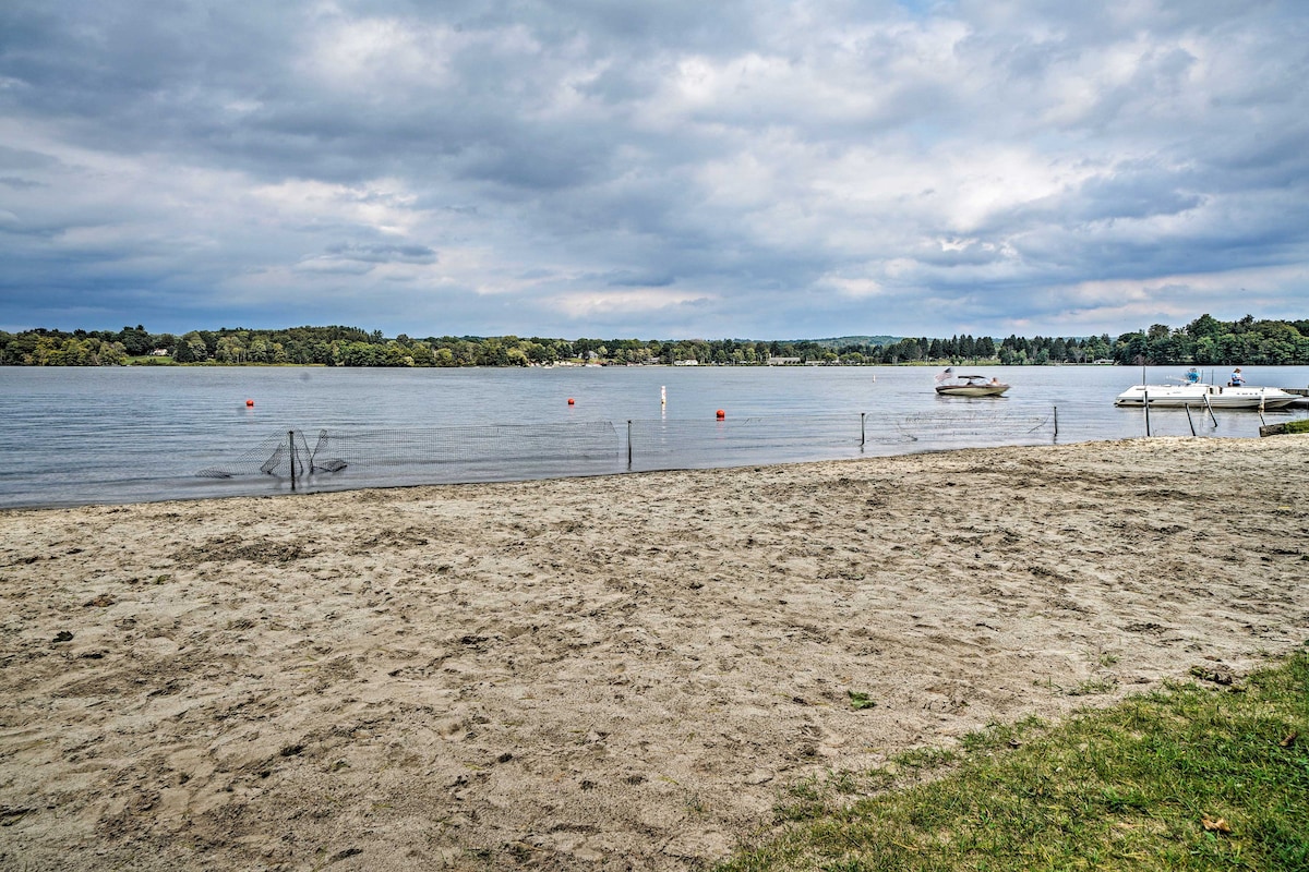 Idyllic Edinboro Escape: Walk to Beach & Lake