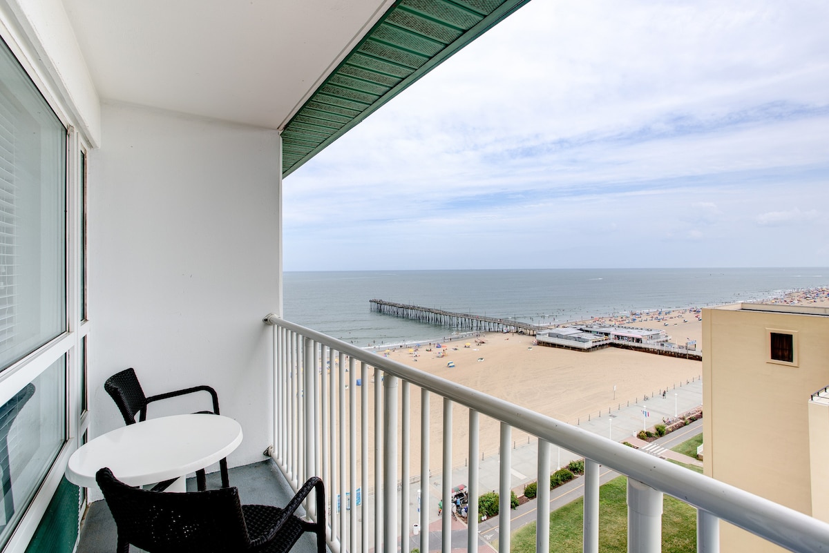 Family Getaway! Two Spacious Units, Oceanfront