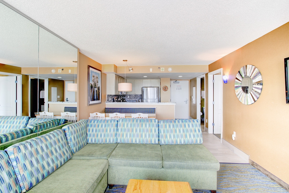Family Getaway! Two Spacious Units, Oceanfront
