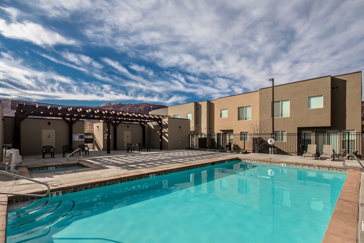 Sleeps 28 | Bikes | Pool/Spa | Garage| 624/632