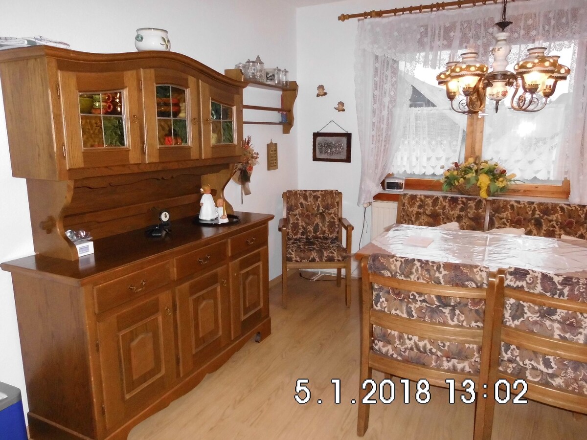 Familienferienwohnung im Haus Ludwig (Masserberg), Große Familienferienwohnung (95qm) mit Wohnküche und 2 Schlafräumen